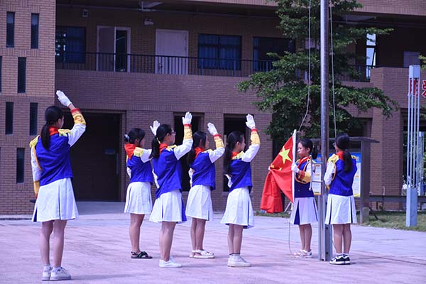 “百千萬工程”大學(xué)生突擊隊(duì)|嶺南師范學(xué)院“山河承宇”實(shí)踐隊(duì)以賦能鄉(xiāng)村振興，點(diǎn)燃鄉(xiāng)村教學(xué)的“星火”