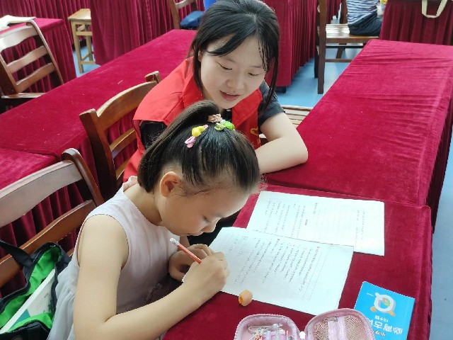 安徽學(xué)子“三下鄉(xiāng)”：保護牙齒，從我做起