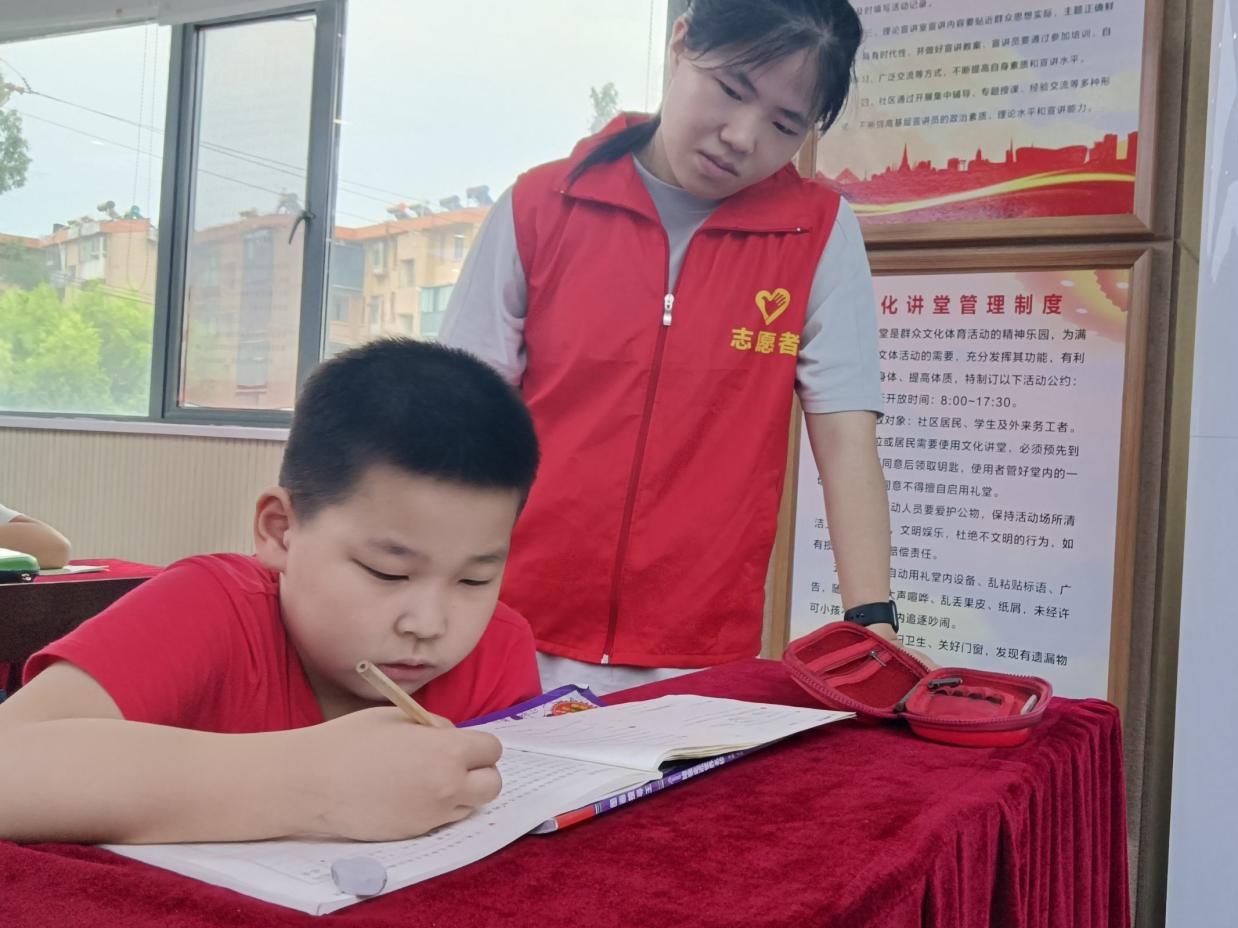 安徽學(xué)子三下鄉(xiāng)：垃圾分類你我他，環(huán)境文明靠大家