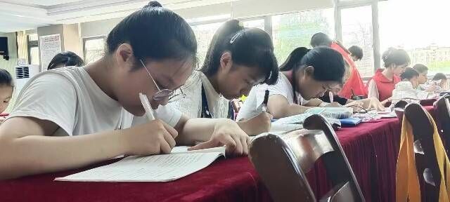 安徽學(xué)子三下鄉(xiāng)：志愿實(shí)踐送溫暖，衛(wèi)生知識(shí)進(jìn)社區(qū)