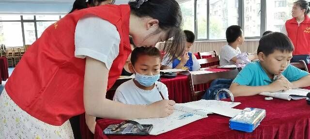 安徽學(xué)子三下鄉(xiāng)：學(xué)交通知識(shí)，揚(yáng)安全之帆