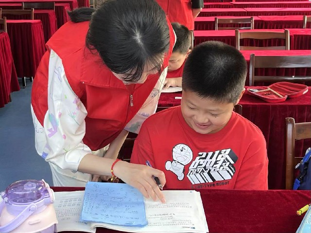 安徽學(xué)子三下鄉(xiāng)：學(xué)習(xí)中外文化，開拓全球視野