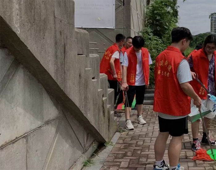 共創(chuàng)衛(wèi)生環(huán)境，搞好河道管護