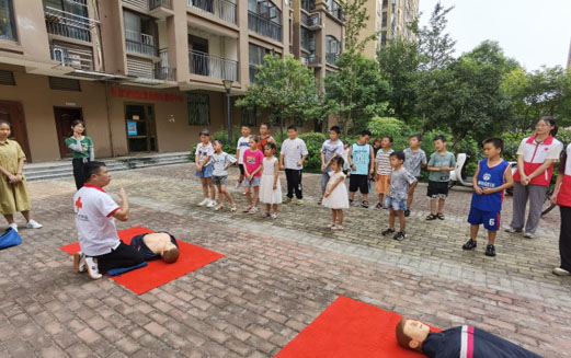 湖文學(xué)子三下鄉(xiāng)：學(xué)習(xí)防溺水知識(shí)，呵護(hù)兒童成長(zhǎng)