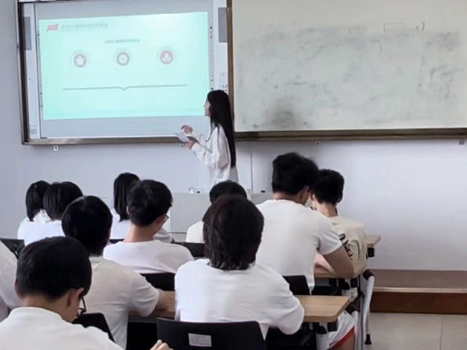 浙郵學(xué)子三下鄉(xiāng)：傳承紅色基因，綻放青春的炫麗之花