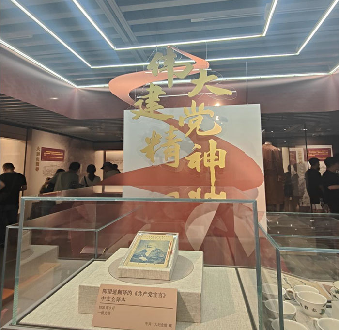 南通理工學(xué)院海安校區(qū)商學(xué)院尋紅色記憶，筑青春之夢