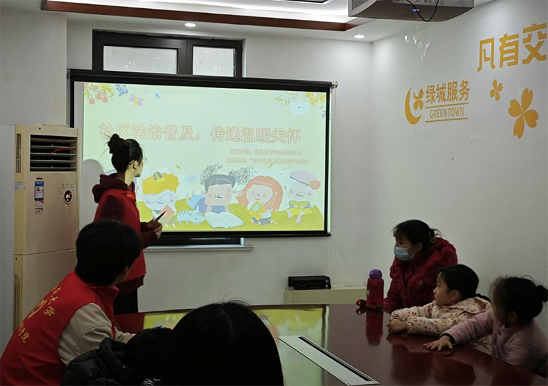 體育科學(xué)學(xué)院學(xué)院寒假社會(huì)實(shí)踐——“青衿之志 實(shí)踐篤行”實(shí)踐隊(duì)社區(qū)法制普及，傳遞溫暖關(guān)懷
