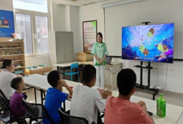 天津科技大學(xué)：“青鴿永翼”實(shí)踐團(tuán)赴天津市社區(qū)與小學(xué)開展宣講