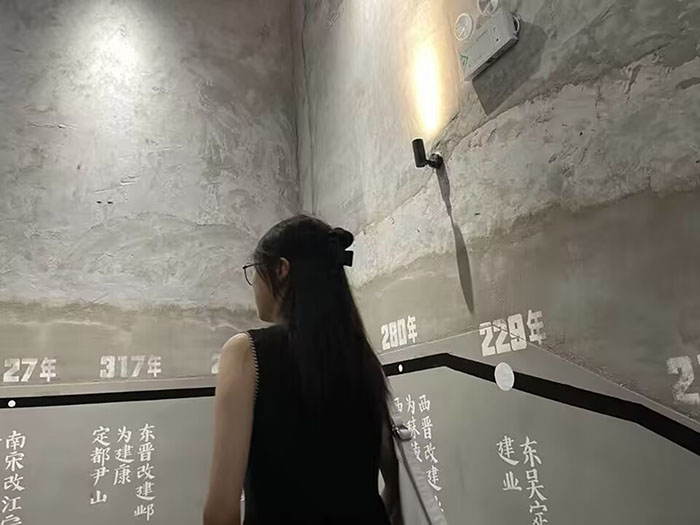 訪紅色紀(jì)念館，承愛國(guó)主義精神