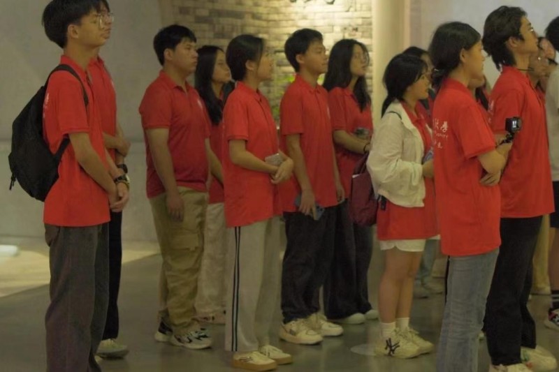 西南石油大學(xué)外國語學(xué)院“枝繁·簡心向陽實踐隊”赴簡陽市龍溪村開展“扎根鄉(xiāng)農(nóng)，智潤龍溪”暑期社會實踐活動