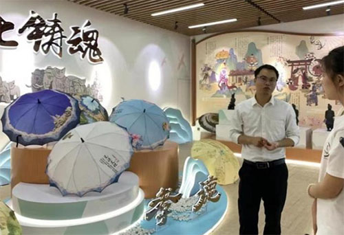浙理工科藝暑期社會實踐活動走進崧廈鎮(zhèn)——品虞傘文化，鑒傘虞發(fā)展，共育兒童未來