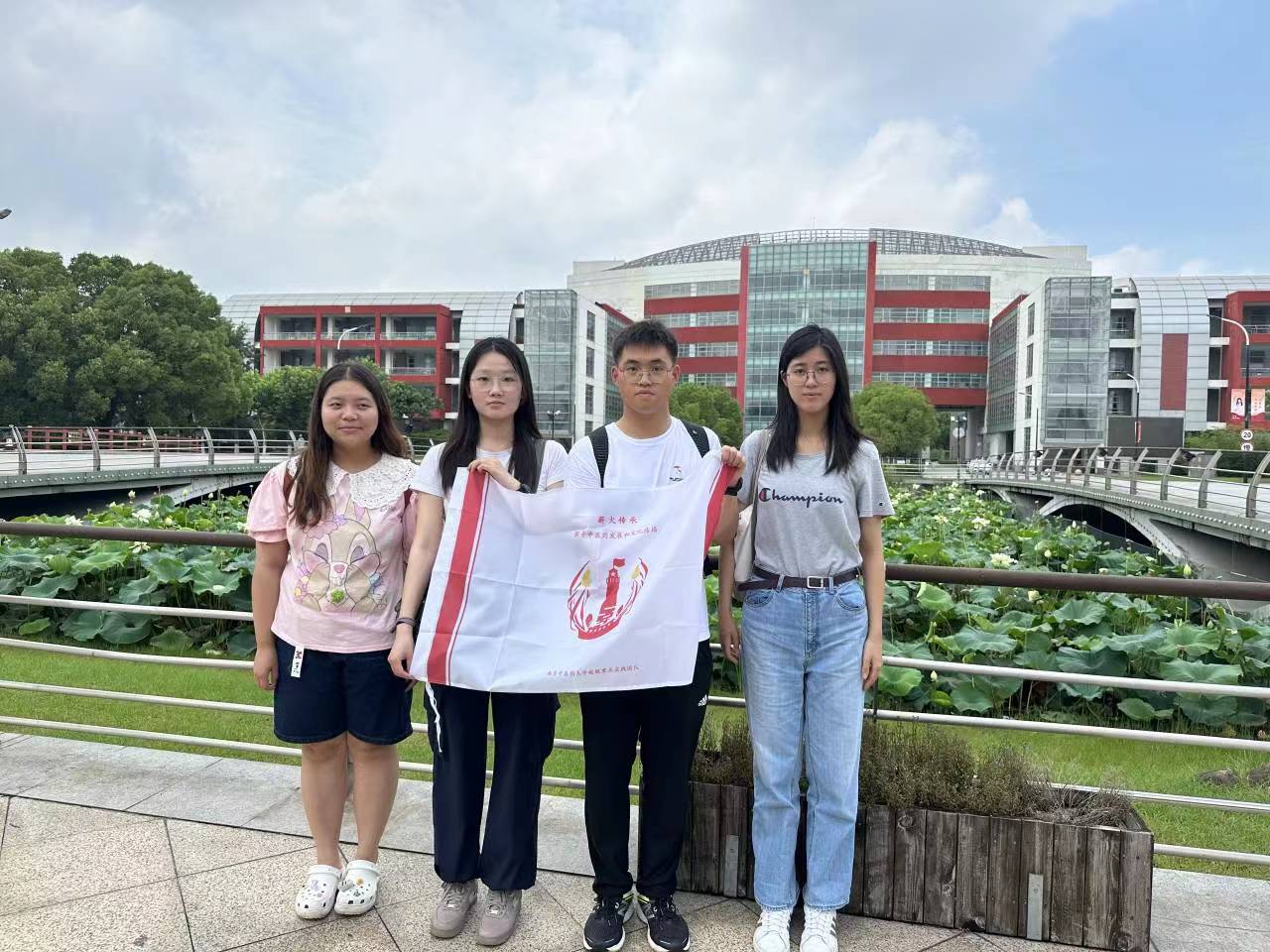 【一臨薪火實踐團】“半夏送爾游天下，素問幾時可當(dāng)歸”薪火實踐團岐黃接力，丹心筑夢小分隊探尋上海中醫(yī)藥博物館