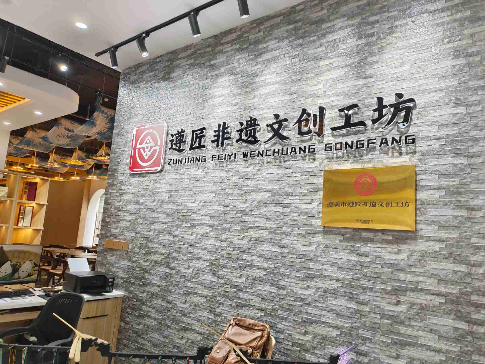 團(tuán)結(jié)之花處綻放，民族之情久流長