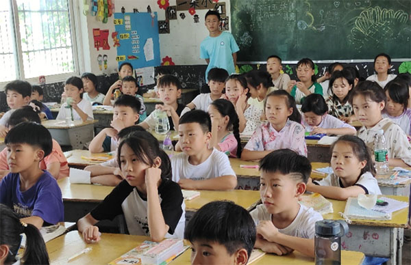 安理志愿團攜手廟岔小學(xué)共筑希望之橋