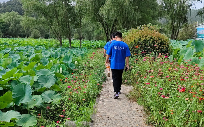 “農(nóng)旅結(jié)合，打造和美鄉(xiāng)村”-長(zhǎng)安大學(xué)土地工程學(xué)院社會(huì)實(shí)踐隊(duì)赴商南縣紅廟村展開社會(huì)實(shí)踐