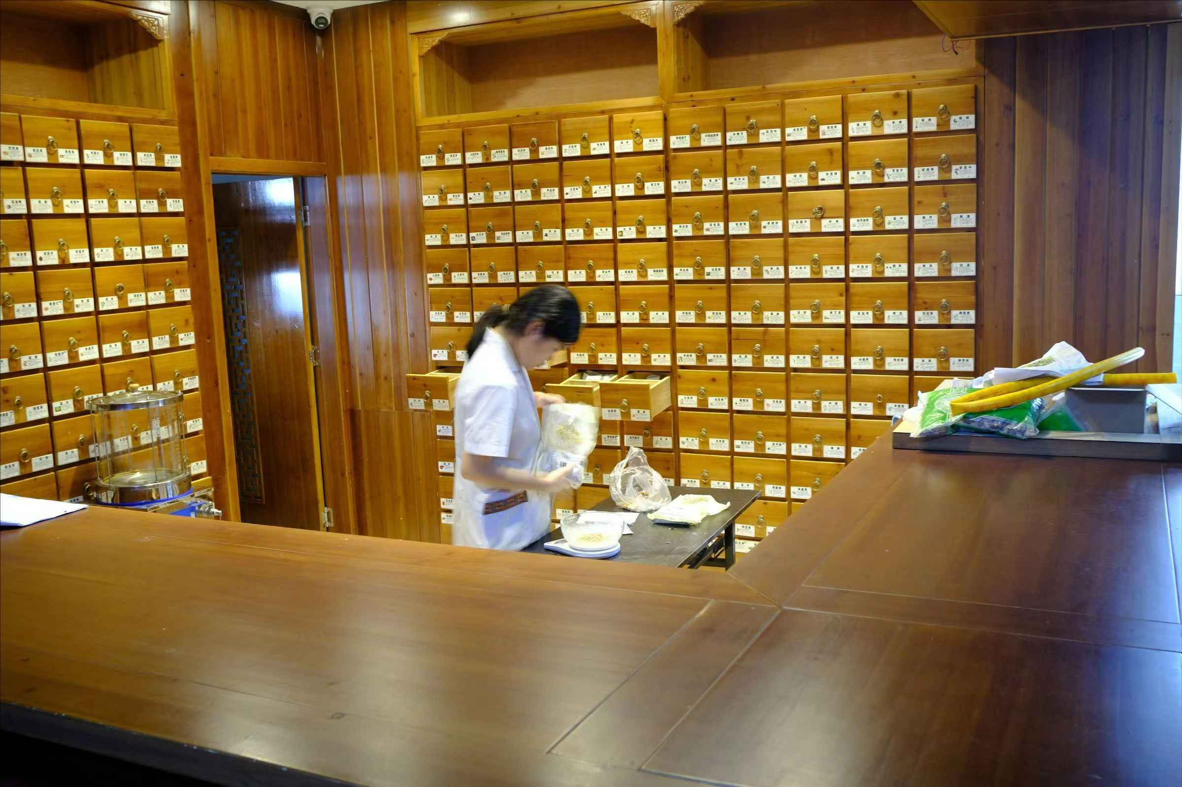 探訪湖南平正堂瑤醫(yī)醫(yī)院：揭秘千年瑤藥智慧，體驗民族醫(yī)學(xué)瑰寶