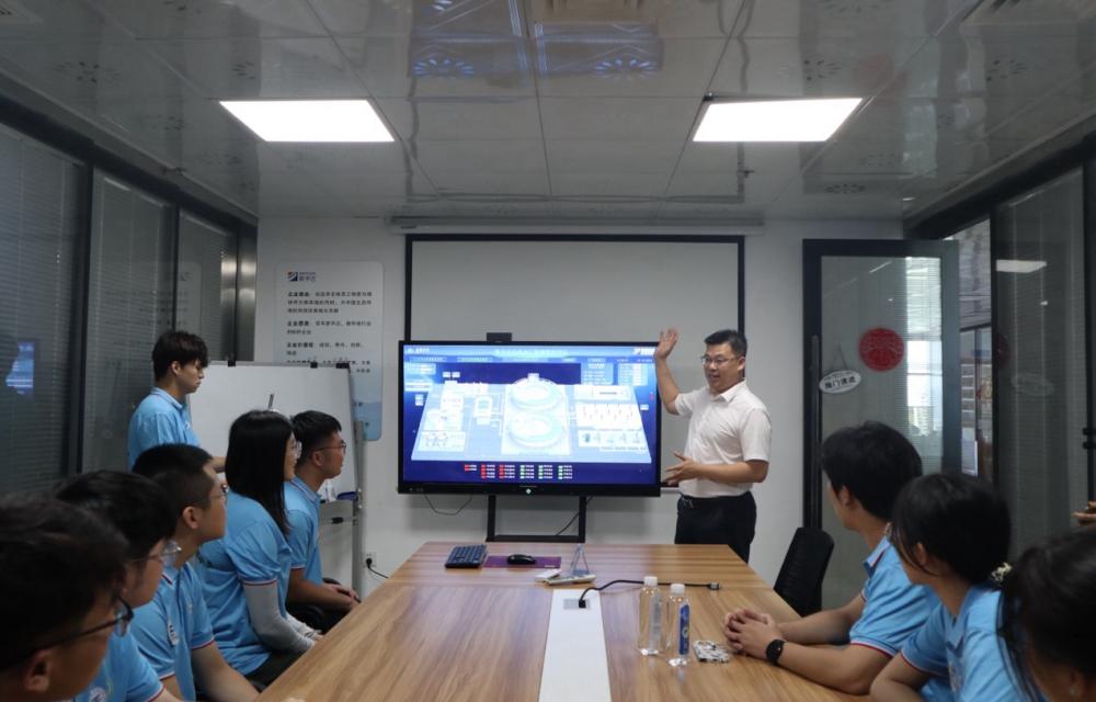 桂林理工大學(xué)環(huán)境科學(xué)與工程學(xué)院實踐團參觀新宇達環(huán)?？萍加邢薰?></a></li></ul>
<ul class=