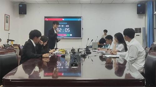 鳴辯論協(xié)會成功舉辦“我思故我在，我在故我辯”辯論比賽