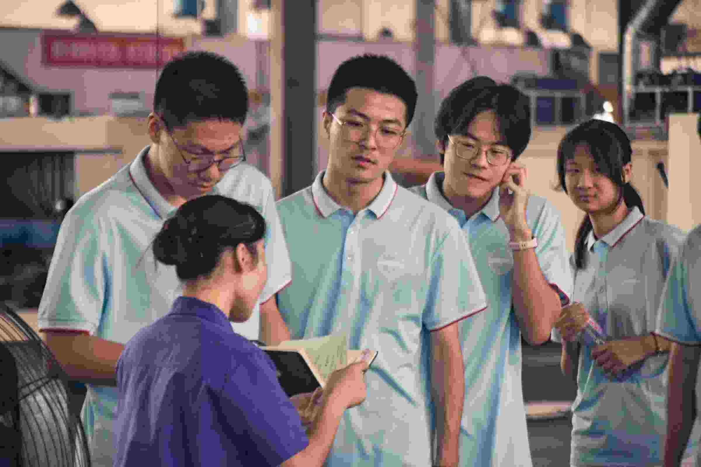 深入企業(yè)一線，探索知行合一