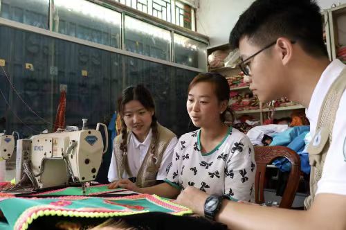 新華學(xué)子三下鄉(xiāng)：拜訪民間手藝人，感受民族文化魅力