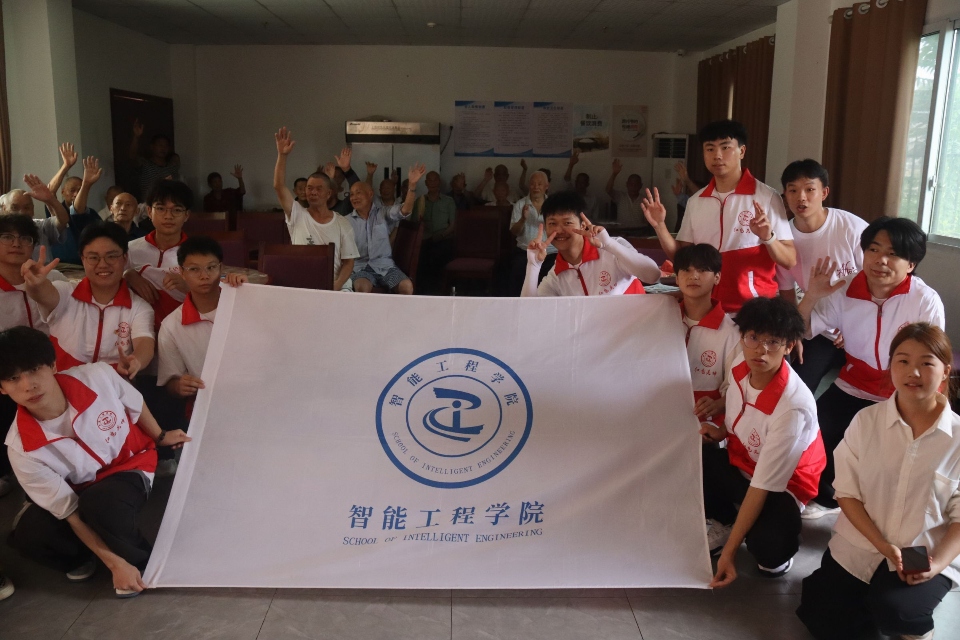 青春力量溫暖夕陽，三下鄉(xiāng)團(tuán)隊(duì)走進(jìn)敬老院傳遞關(guān)愛