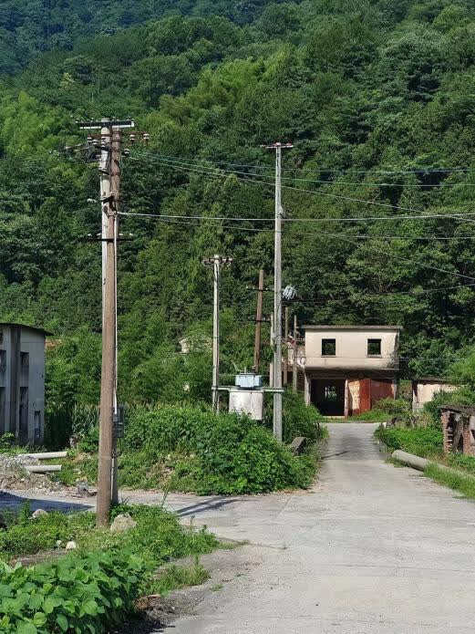 遺址重尋，再現(xiàn)“旌”彩：合工大學(xué)子探尋碧云村井岡山三線(xiàn)廠(chǎng)房遺址