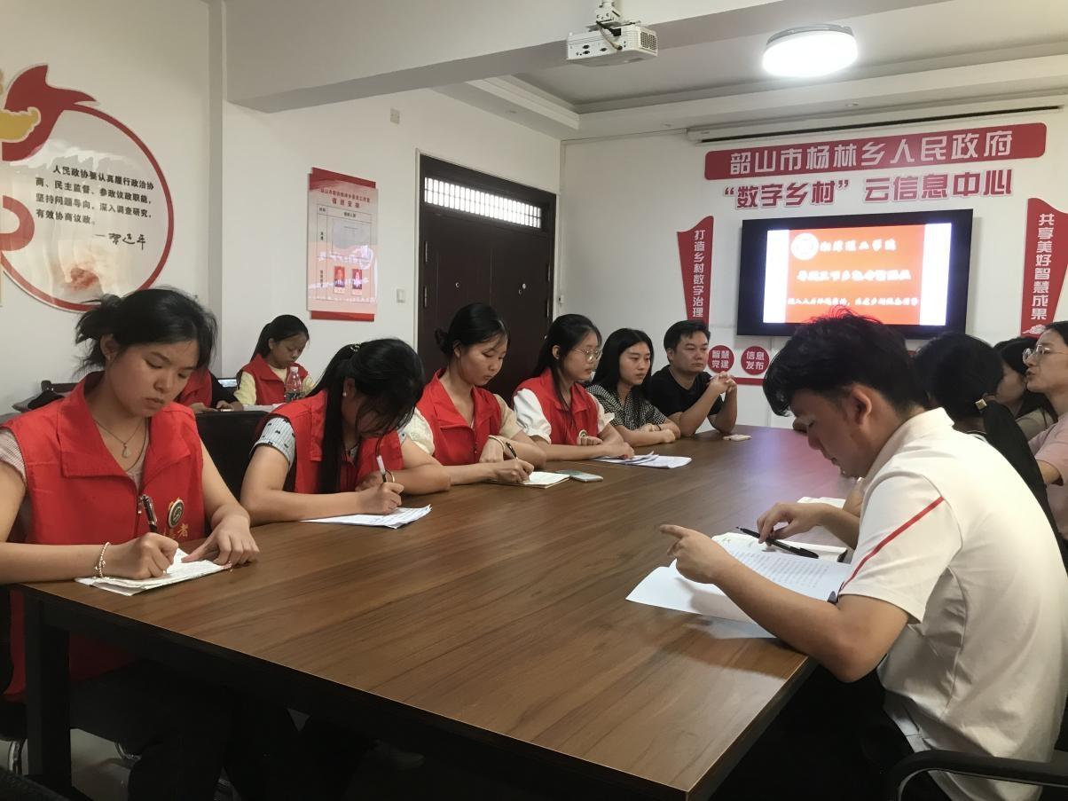 深入訪談鄉(xiāng)政府干部，共話人居環(huán)境整治