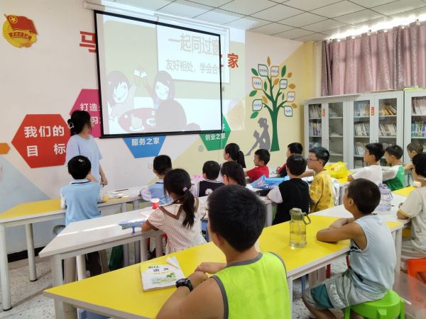 武昌理工學院“青春筑夢”通城志愿服務隊：支教之旅，共筑人際交往的橋梁