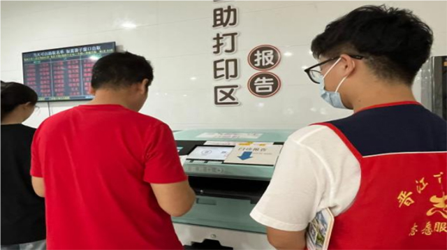 “暖心導(dǎo)診，童心候診”——福建學(xué)子晉江市醫(yī)院導(dǎo)診活動(dòng)
