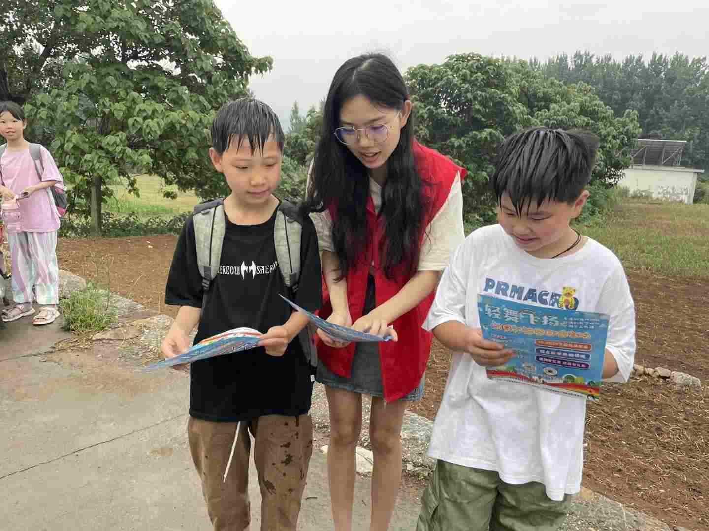 暑期三下鄉(xiāng)：走進(jìn)校園生活，宣揚(yáng)紅色文化