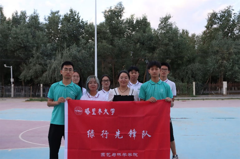 深入社區(qū)基層環(huán)境，躬身踐行清掃衛(wèi)生