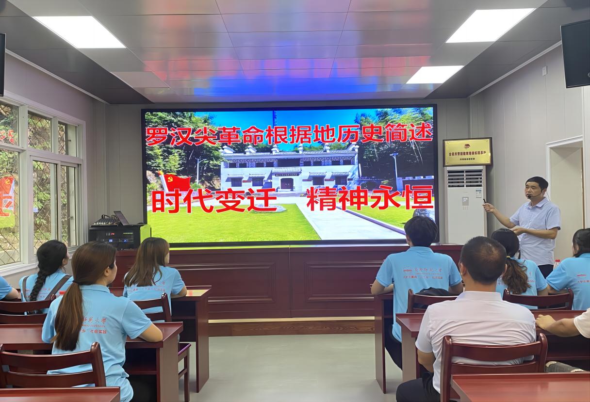 安慶師大學(xué)子“微光守護(hù)，快樂同行”三下鄉(xiāng)：尋紅色足跡，傳