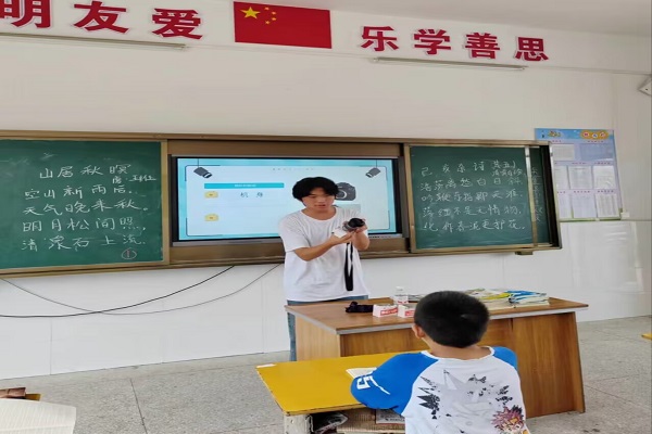 “咔嚓”一聲，記錄課堂