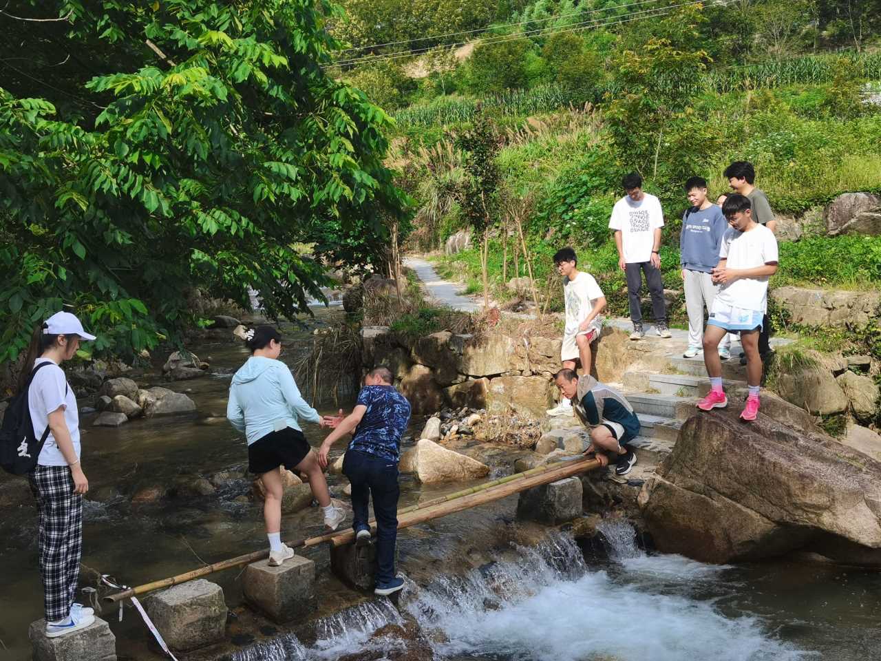 南財學(xué)子三下鄉(xiāng)：走進績溪核桃，助力產(chǎn)業(yè)騰飛