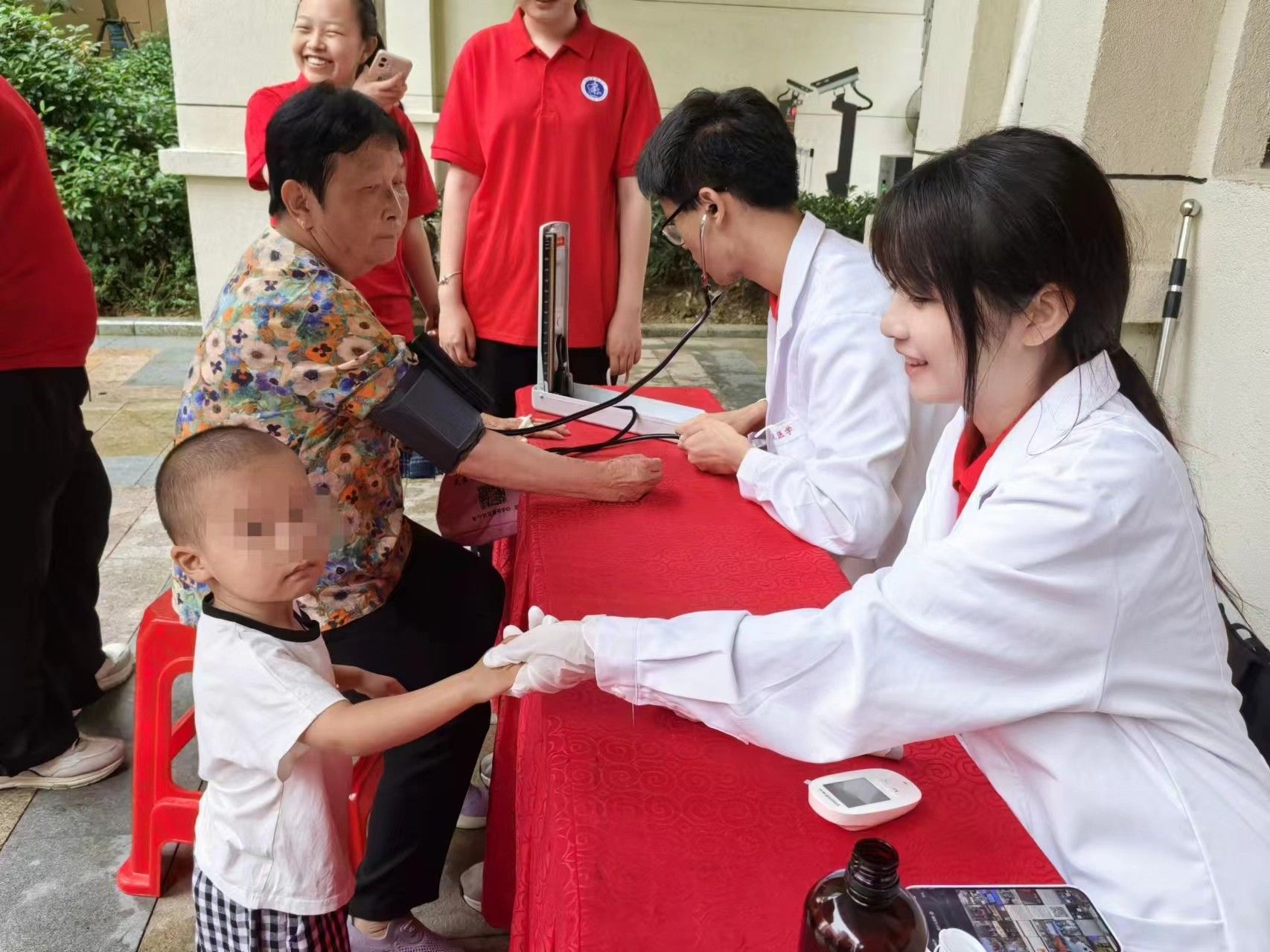 晚霞中的健康夢：安醫(yī)臨院學(xué)子關(guān)注老年人睡眠健康——“醫(yī)夢同行”社會實(shí)踐隊開展暑