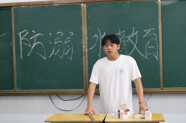 “水邊警鐘長(zhǎng)鳴，防溺教育先行”——武昌理工學(xué)院云夢(mèng)書韻志愿服務(wù)隊(duì)開展防溺水安全