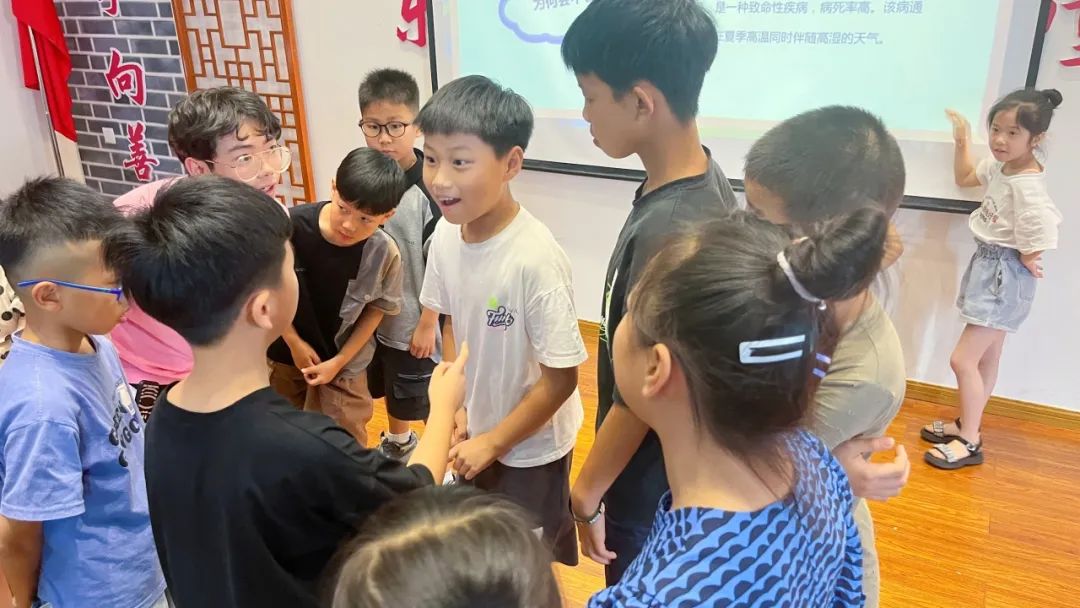 知識(shí)科普進(jìn)課堂  科學(xué)種子埋心間