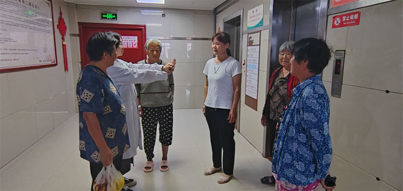 急救知識實踐，護(hù)航生命行動-新鄉(xiāng)醫(yī)學(xué)院三全學(xué)院赴遂平縣人民醫(yī)院宣傳急