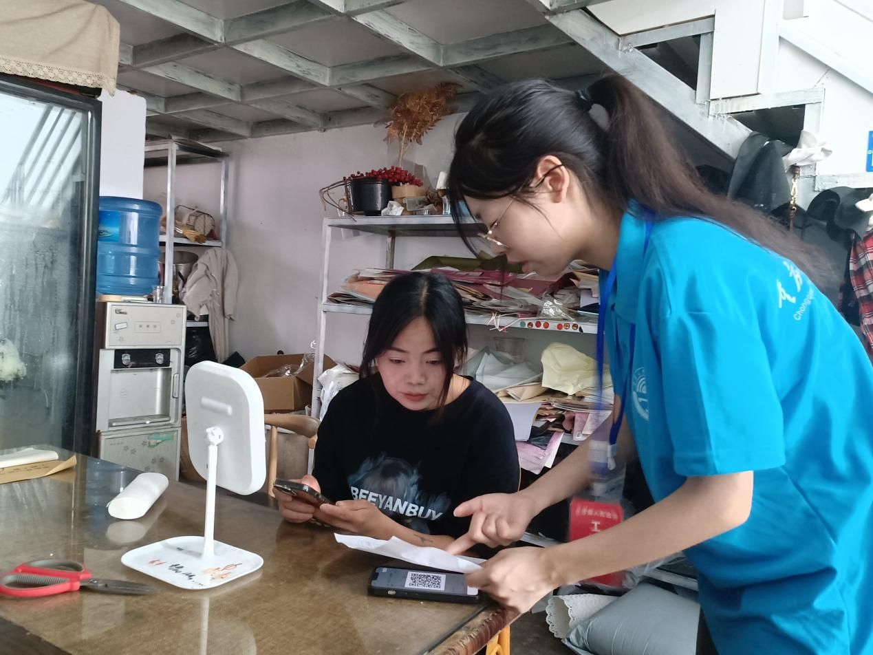 青春人科進(jìn)行時(shí)：進(jìn)商鋪撒安全種，基層共筑防護(hù)墻