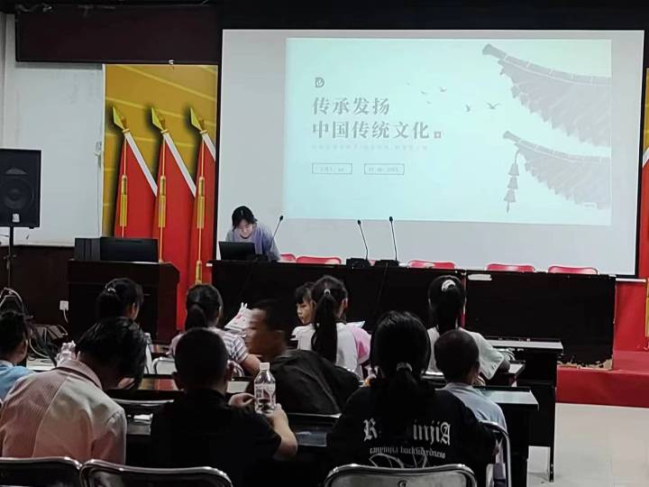 揚(yáng)優(yōu)秀傳統(tǒng)，立文化自信