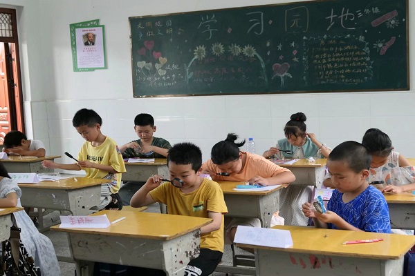 科學(xué)無處不在，蝸牛的秘密知多少，重陽啟明星志愿服務(wù)隊(duì)帶你探索