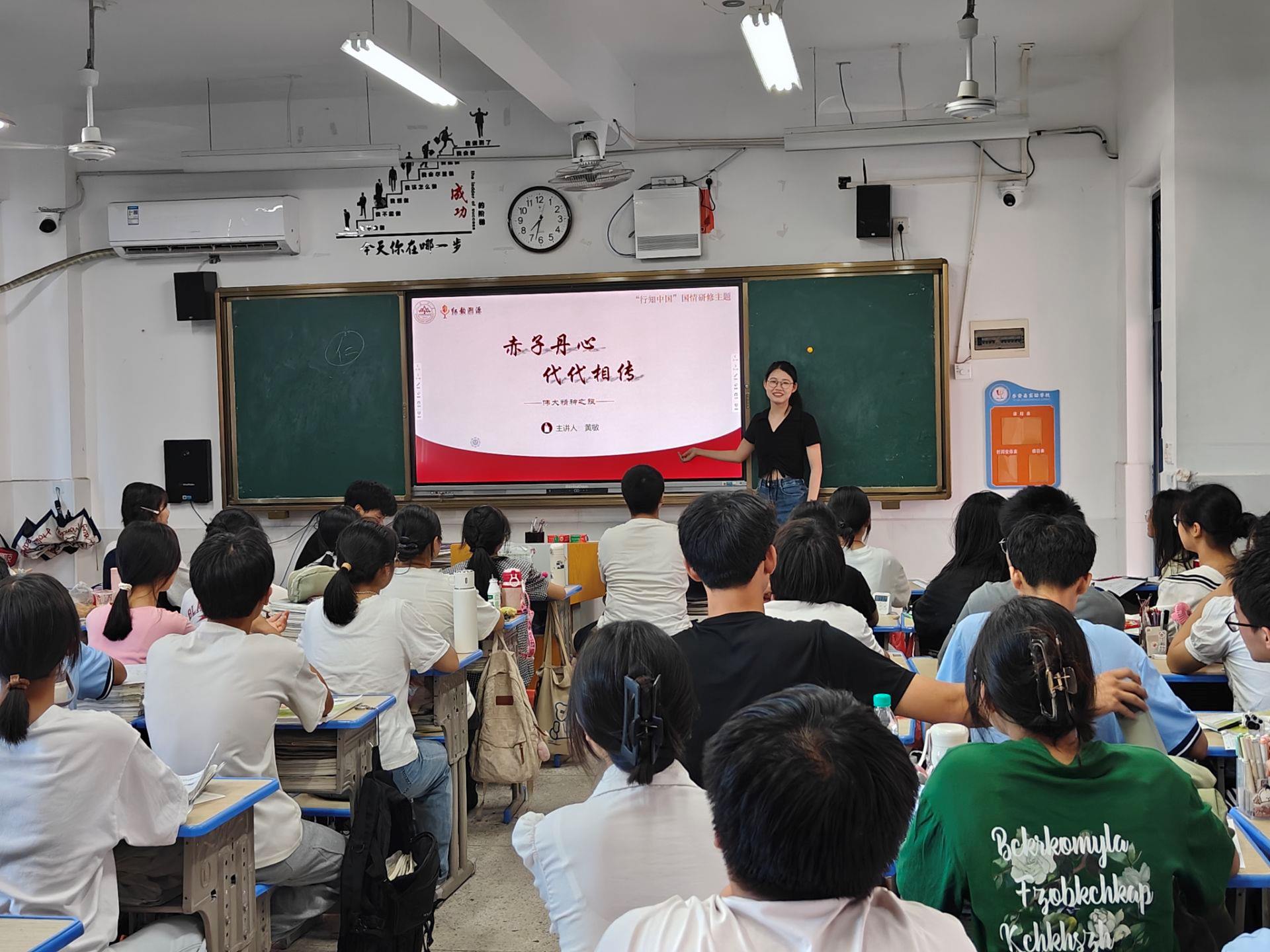 山東大學(xué)(威海)海洋學(xué)院紅韻溯源尋訪團(tuán)  走進(jìn)學(xué)?！_展紅色文化宣傳