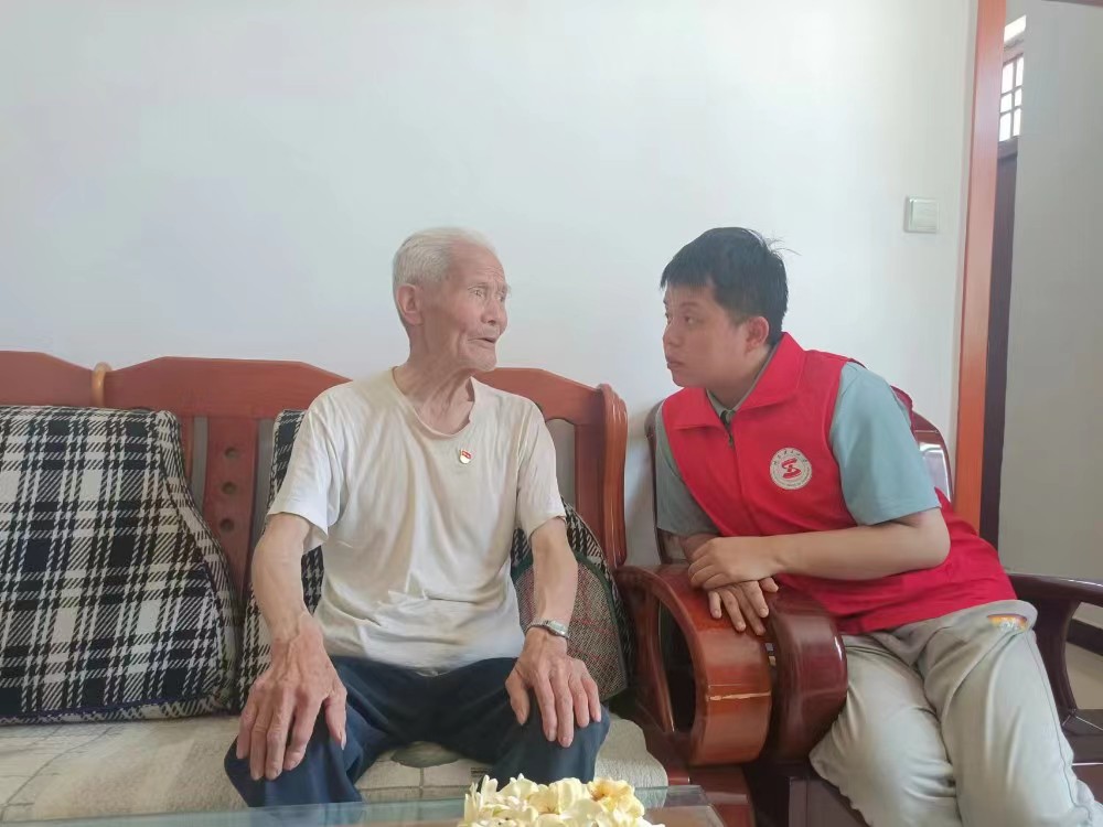 陜西理工大學(xué)三下鄉(xiāng)：老黨員講述初心故事，新青年牢記時(shí)代