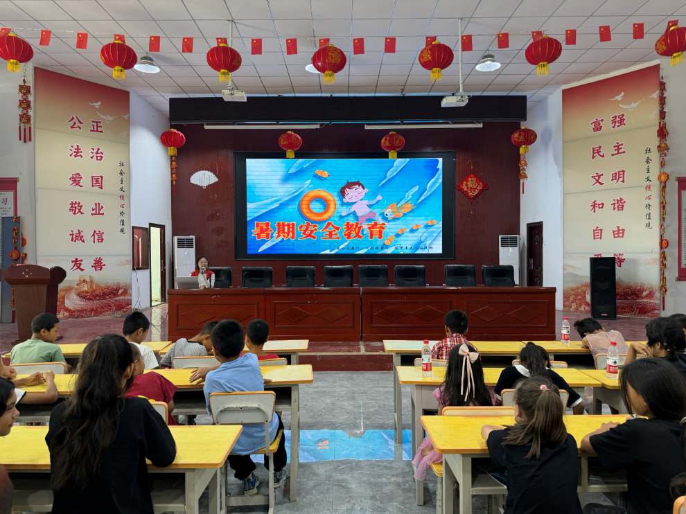 知識(shí)與歡樂(lè)同在，暑假成長(zhǎng)不停歇