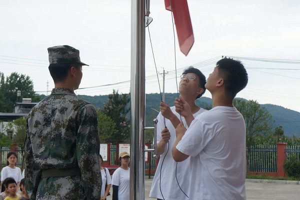 七七事變，勿忘國恥，崇陽支教團(tuán)隊(duì)帶領(lǐng)支教學(xué)生緬懷先烈