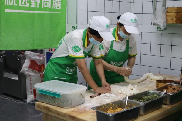 南財招財進“包”團隊：線下門店深入考察，“包”打天下促