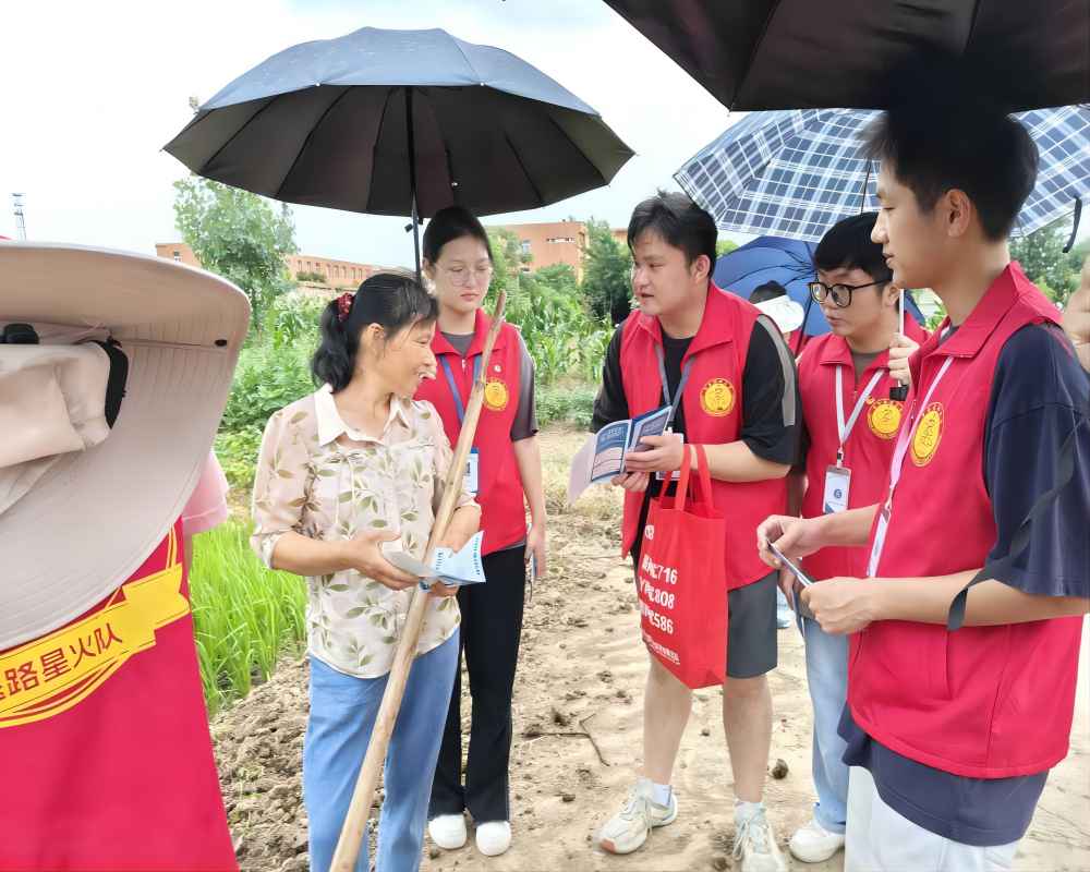 安醫(yī)臨院學(xué)子三下鄉(xiāng)：“全民反詐，惠澤平安”