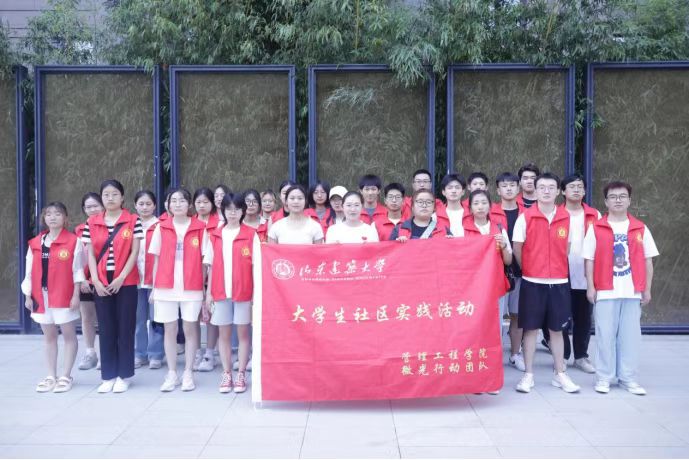 山東建筑大學(xué)微光行動團隊開展“童心飛揚，紙藝綻放”主題社會實踐活動