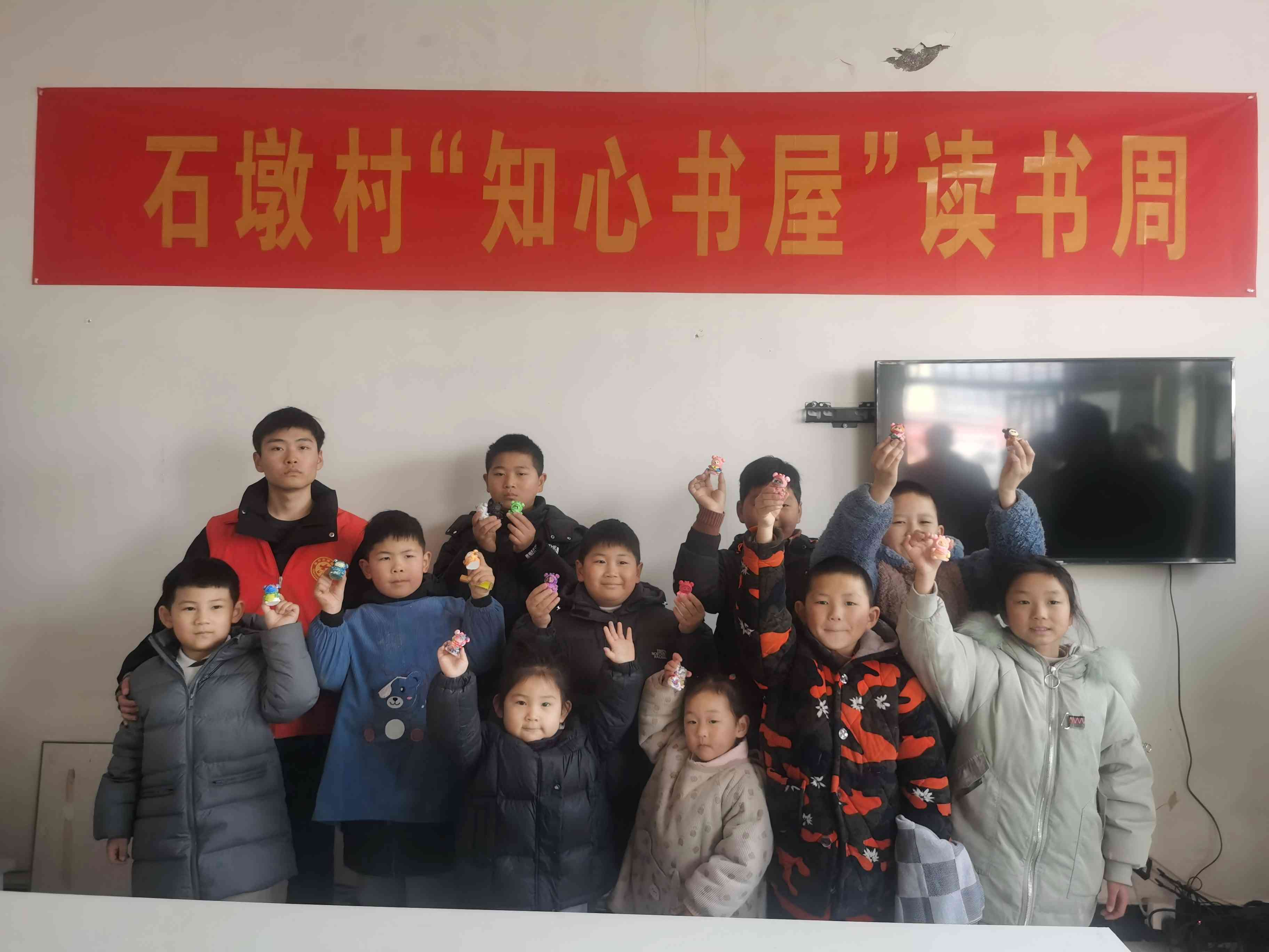 南通理工學(xué)院商學(xué)院物流2304張晁得開展“手繪石膏，快樂元宵”實(shí)踐活動(dòng)