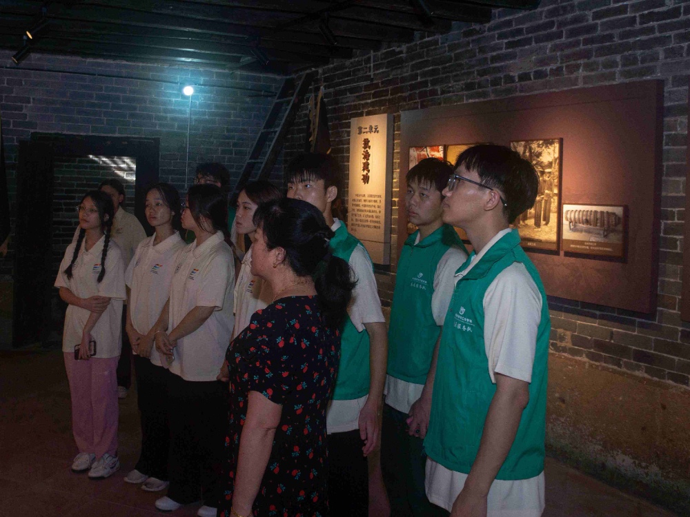 桂林理工學(xué)子在劉永福故居，共話(huà)民族團(tuán)結(jié)與鄉(xiāng)村振興